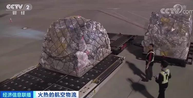 央視：預(yù)計運費持續(xù)上漲到年底！一艙難求！市場空前火爆！