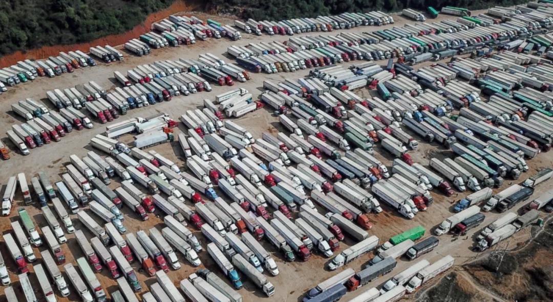 大擁堵！約5000集裝箱貨車積壓滯留在中越邊境口岸！