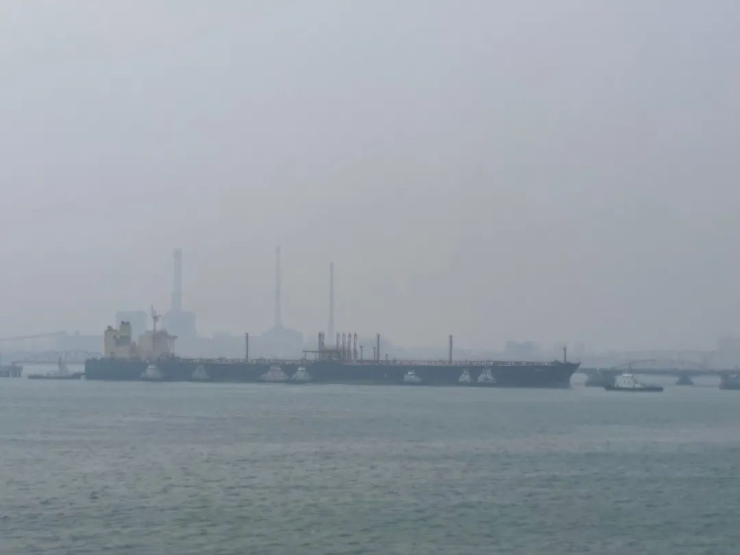青島擱淺VLCC已脫淺；長榮箱船在美國已經(jīng)擱淺10天