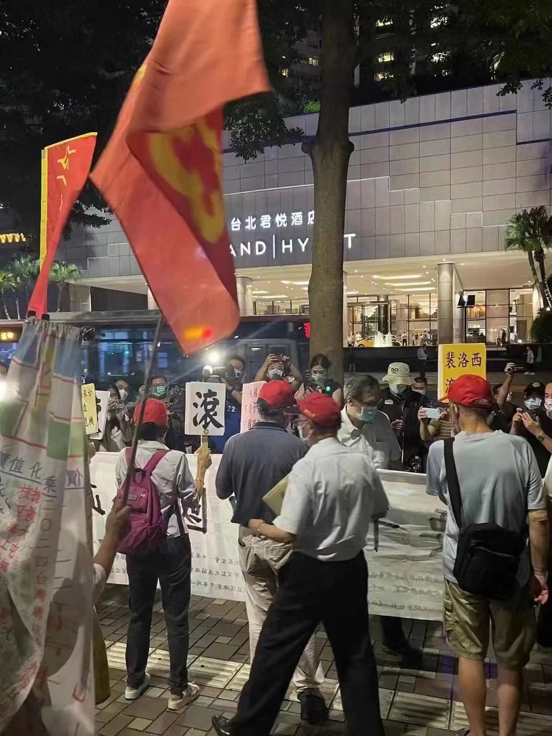 舉國震怒！佩洛西竄訪臺灣！外交部、國防部、中國人民解放軍連夜緊急聲明......