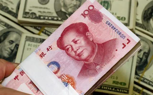 人民幣對美元匯率跨入6.4時(shí)代 專家提醒外貿(mào)企業(yè)減少單邊押注