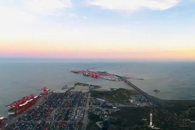4350萬標(biāo)準(zhǔn)箱，上海港全年集裝箱吞吐量創(chuàng)新高！連續(xù)11年蟬聯(lián)世界第一
