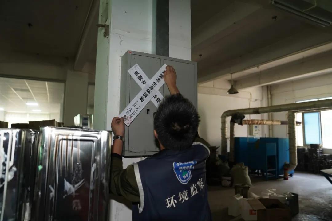 警方查獲多省市騙稅團(tuán)伙，深圳15家、寧波264家，東莞24小時(shí)查封18家工廠！