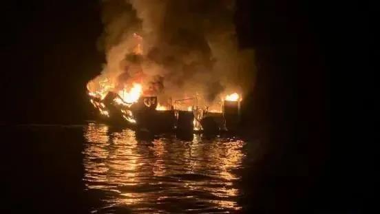 美國(guó)一船長(zhǎng)被控過(guò)失殺人:船只起火致34人死亡